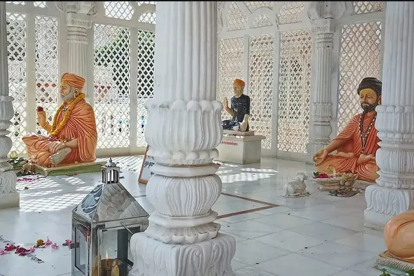 Popular Mahant of Sire Mandir